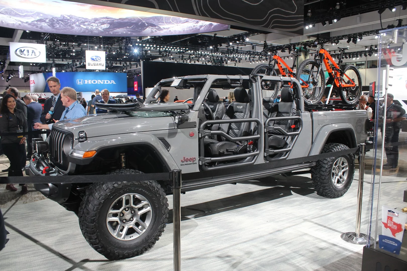 Towing in the Jeep Gladiator is rated at up to 7,650 lb (3,470 kg) and payload is rated at 1,600 lb (726 kg)