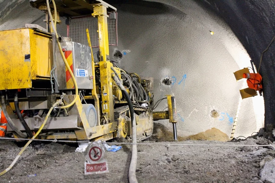 A piece of machinery in what will be Farringdon’s eastern ticket hall (Photo: Stu Robarts/Gizmag)