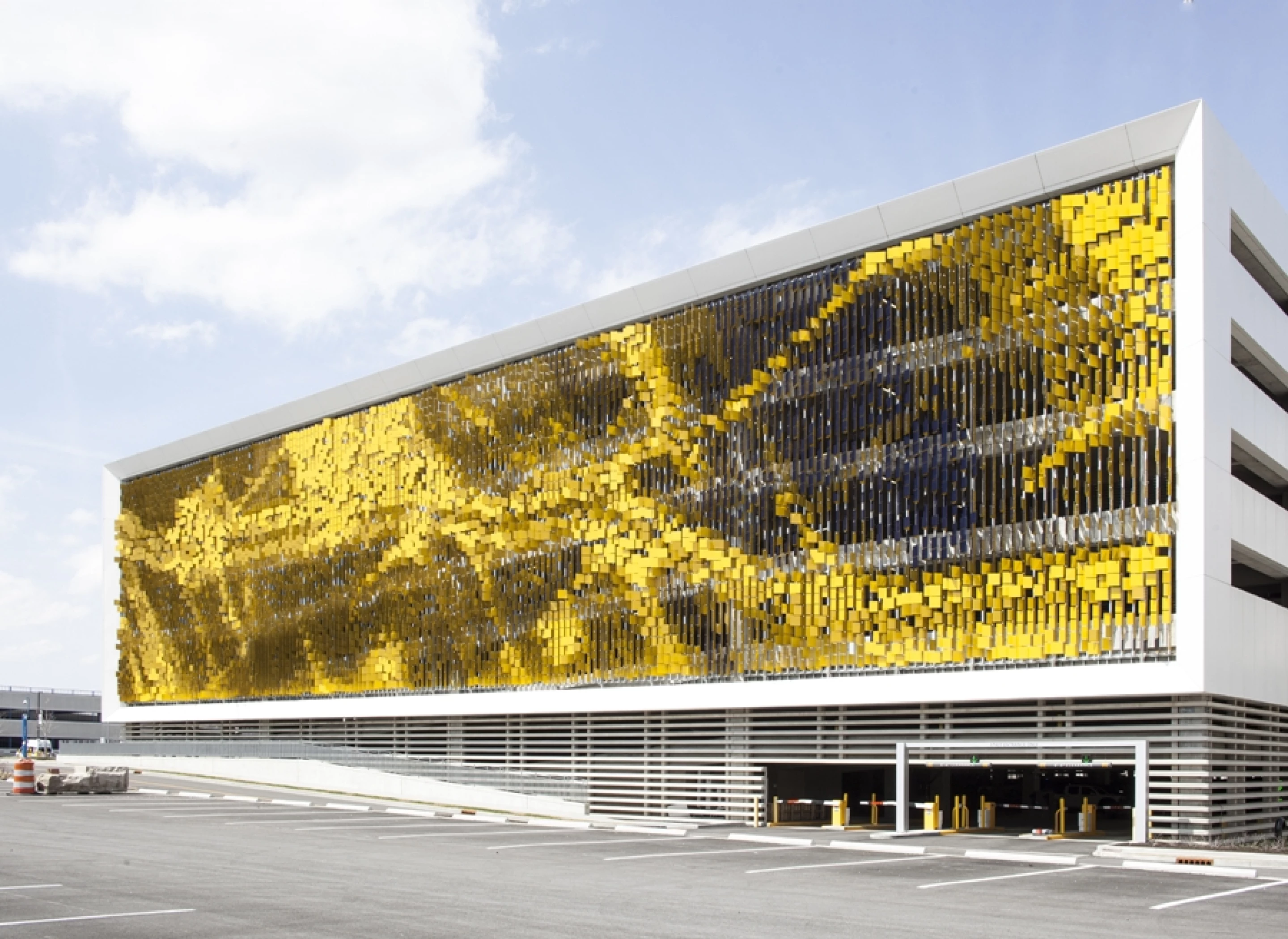 Morphing building facade changes color as you move around
