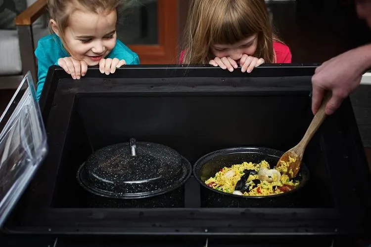 The Solavore Sport comes with two pots and can also be used with other types of cook and bake ware
