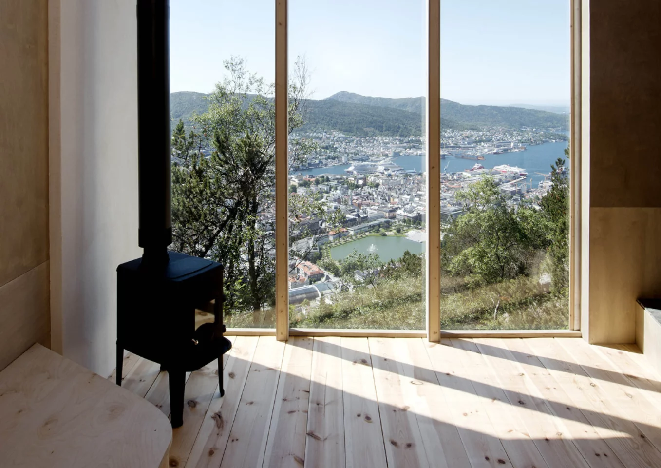 The shelter has a bed, a wood-burning stove, a large seating area, and what looks like a great view (Photo: Helge Skodvin)
