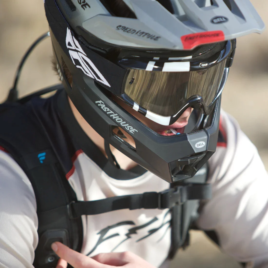 The pump is activated by pressing a button on the shoulder strap unit