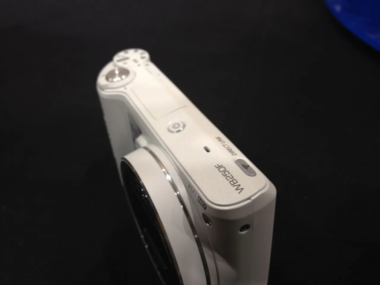Samsung WB250F top view
