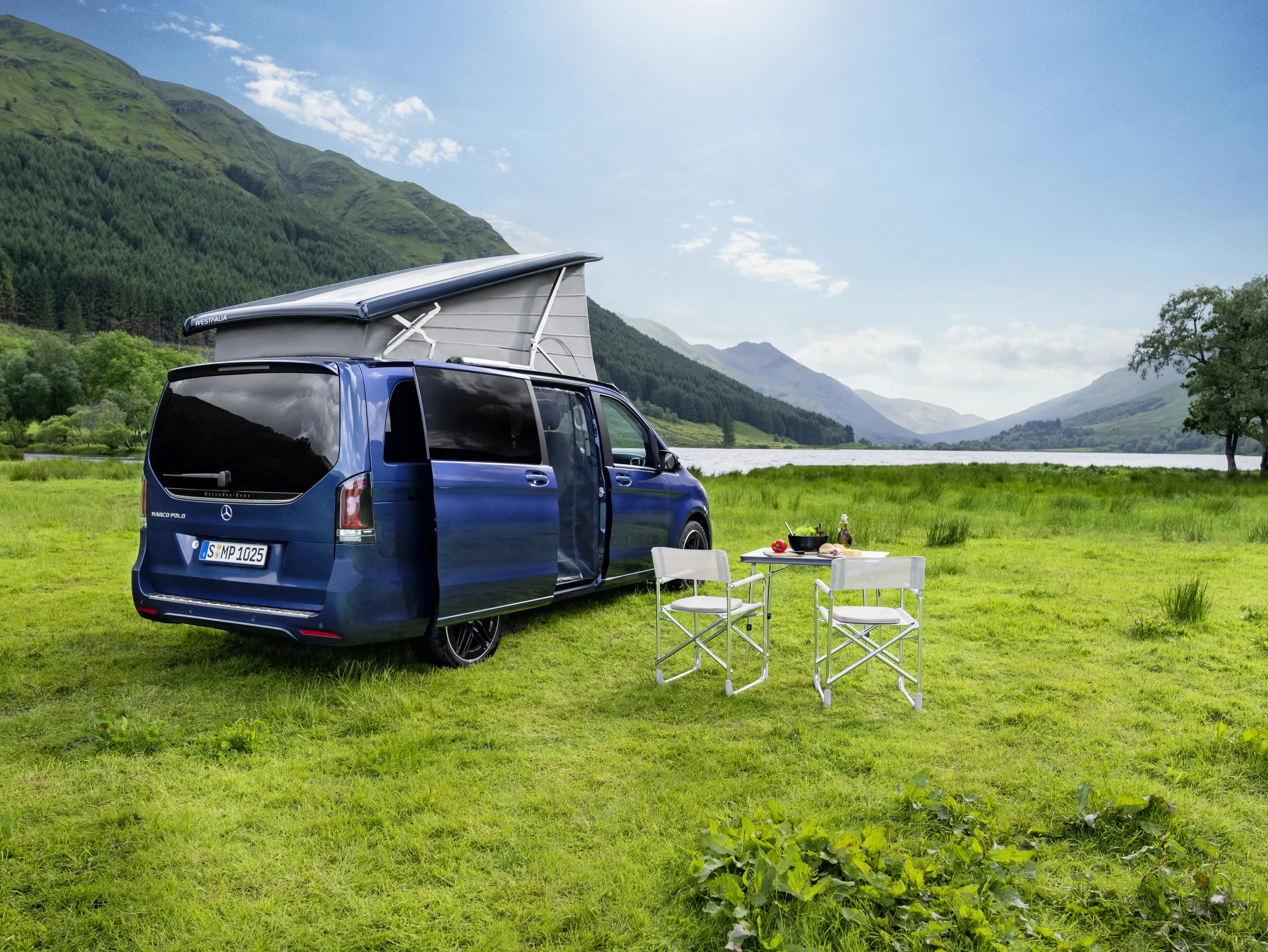 Mercedes sells outdoor chairs and tables separately with the Marco Polo