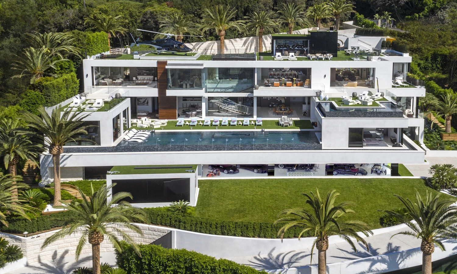 924 Bel Air Road boasts 270-degree unobstructed views of the Los Angeles area