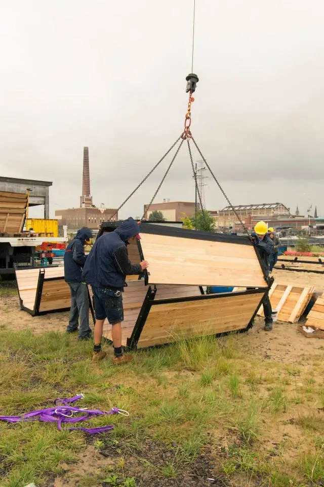 The B-And-Bee being installed at Belgium's Gentse Feesten festival (Photo: B-And-Bee)