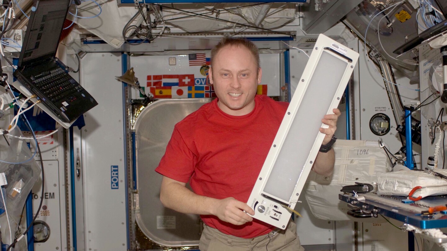 Nasa Hopes Led Lights Will Cure Astronaut Insomnia