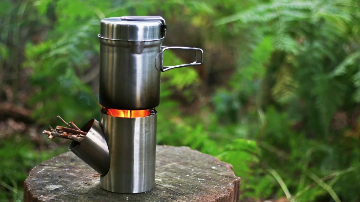 There's nothing overly fancy about designer Arnaud's Desseyn's Kombuis, but with a thoughtfully designed chute for its biofuel, it might just take the most minimal effort to keep burning