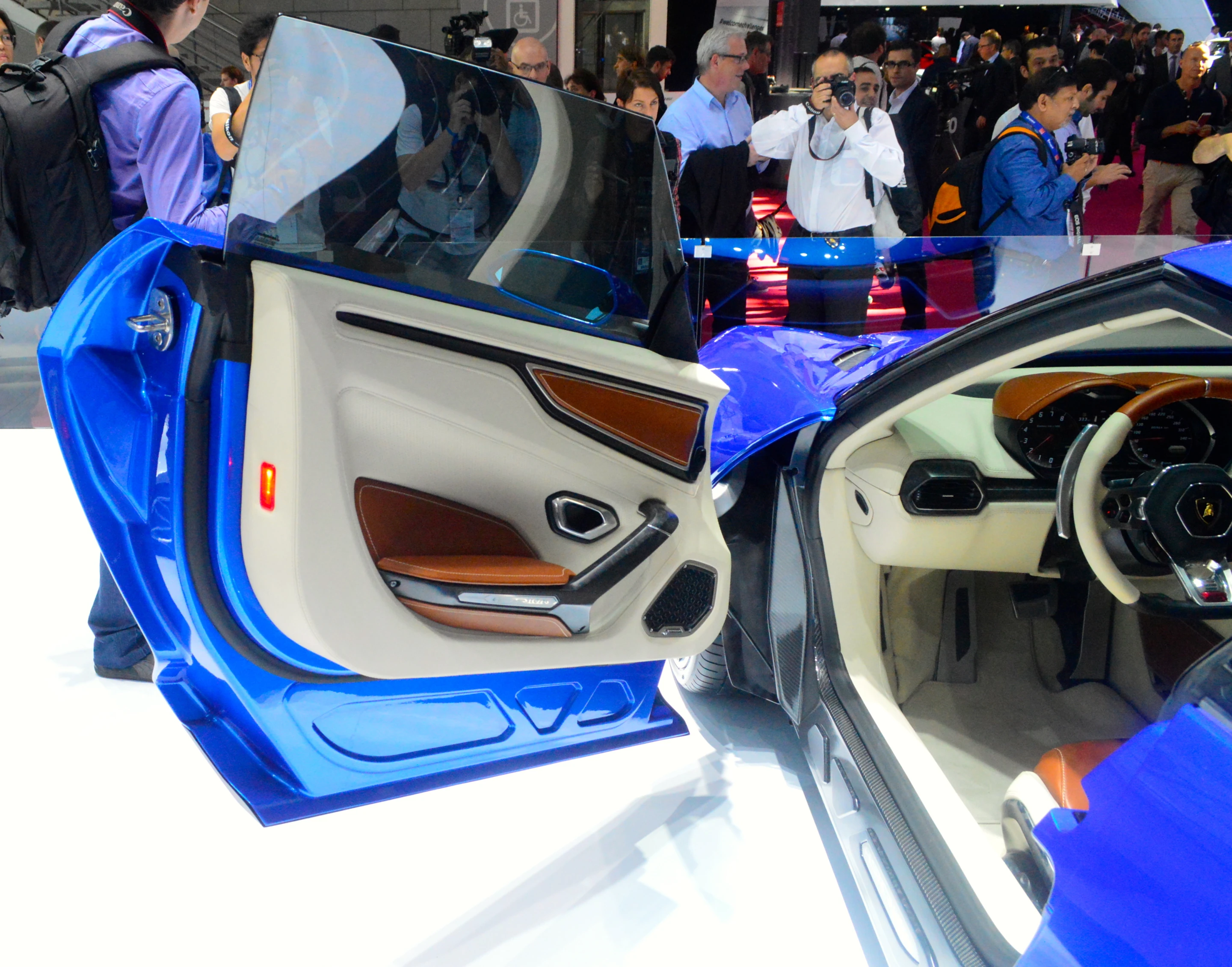 The Lamborghini Asterion at the 2014 Paris Motor Show (Photo: C.C. Weiss/Gizmag)