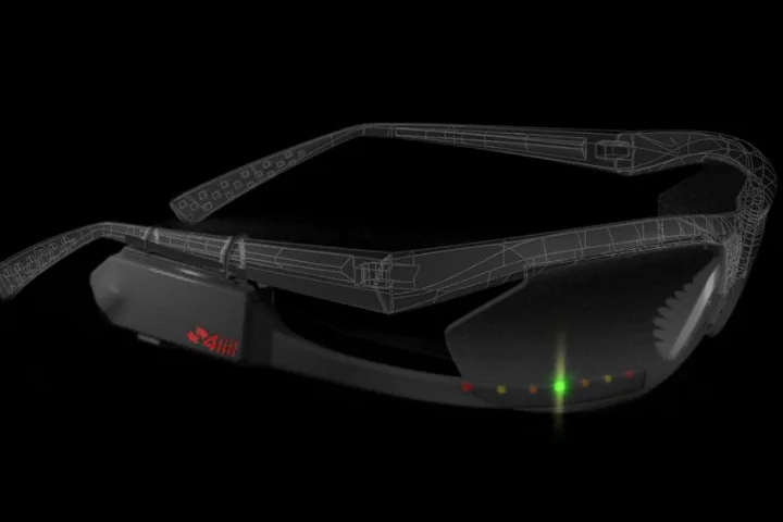 Sportiiiis HUD for athletes can be mounted on virtually all glasses, wirelessly pairs with perfromance monitoring equipment and feeds back workout information to the user via colored LEDs and audio