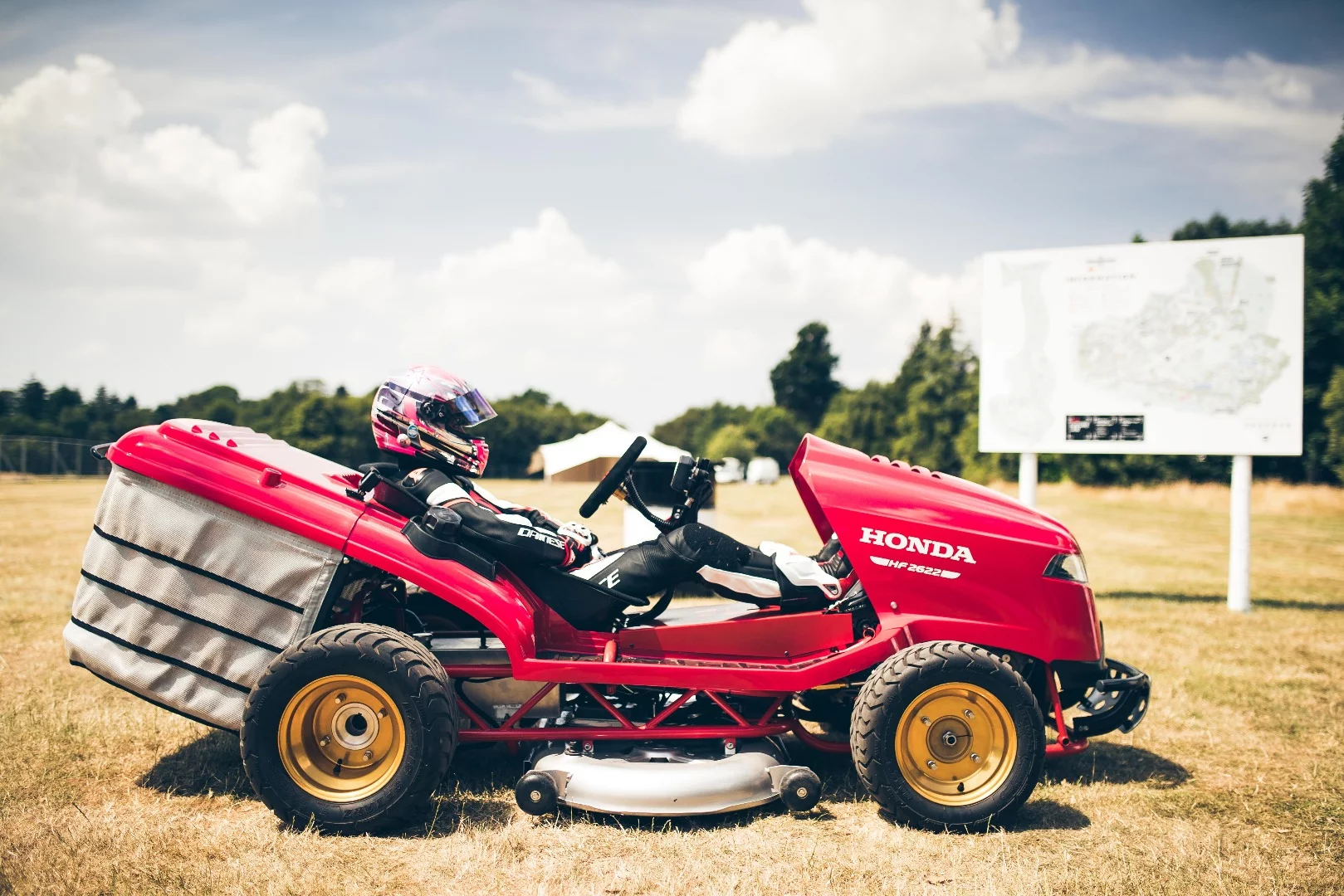 Honda’s Mean Mower V2, capable of 150 mph (241 km/h), mowed the Duke’s lawn for 2018 Goodwood Festival of Speed