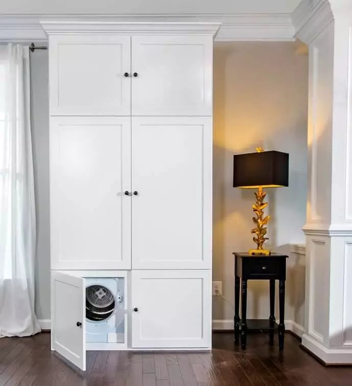 The ThreadRobe reportedly holds between 100 and 200 items, depending on the model selected