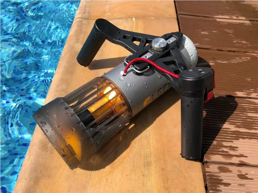 The LeFeet S1, with the dual-grip controller