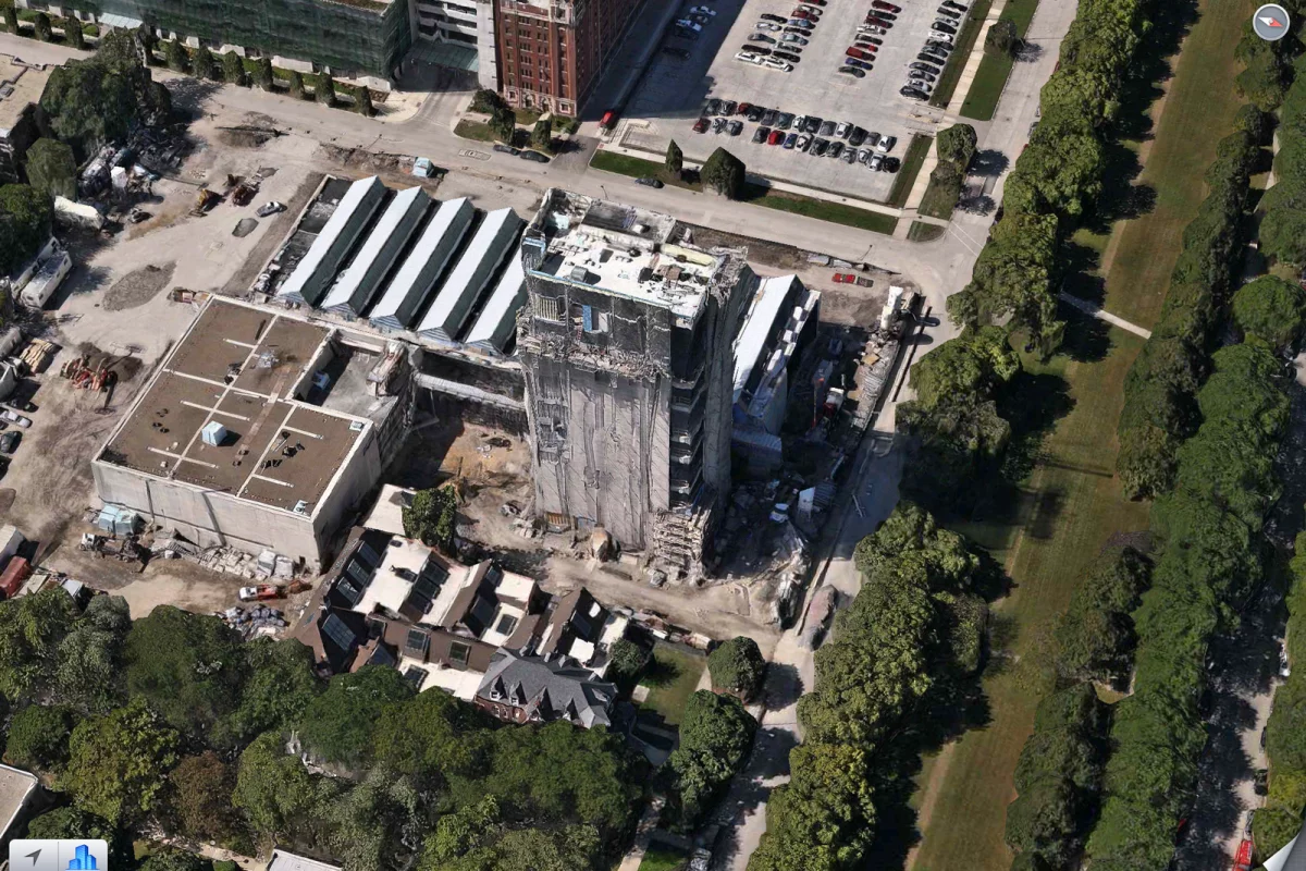 Building at the University of Chicago look like they are melting on Apple's maps app