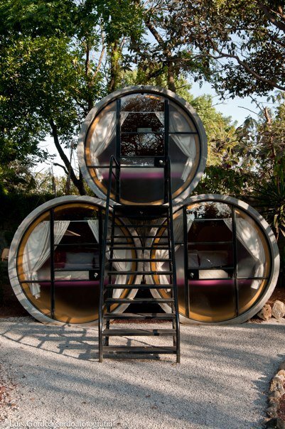 Tubohotel in Mexico houses rooms created from recycled concrete tubes (Image: Luis Gordoa/T3arc)