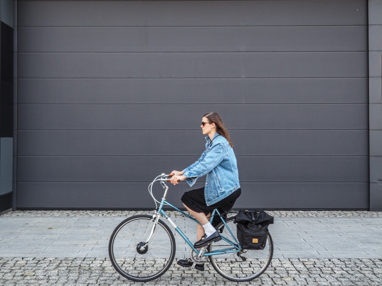 A pack bag plus battery bag is available as an option