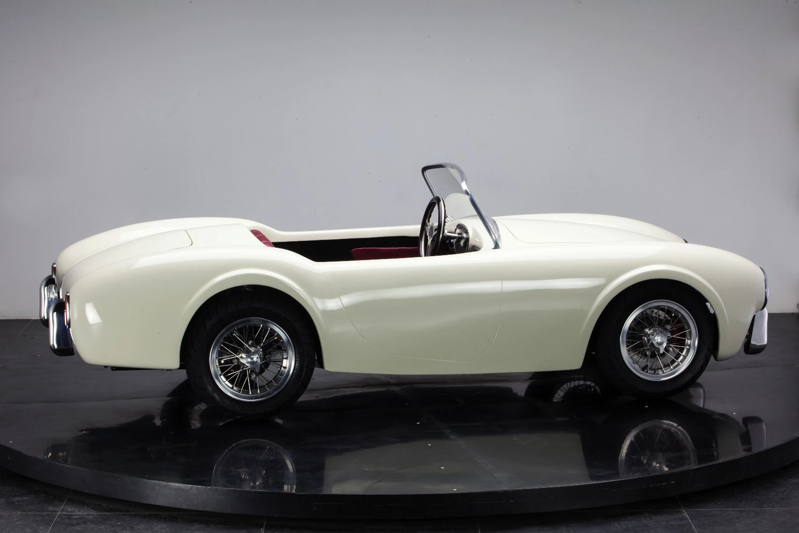 The ex-factory retail prices for the Cobra 289 is £7,999, US$12,399 or €11,299 depending on the customer 's preferred currency, with shipping costs on top of that