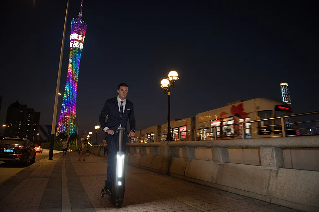 It gets dark by quittin' time in winter, but that's no problem thanks to the integrated LED light