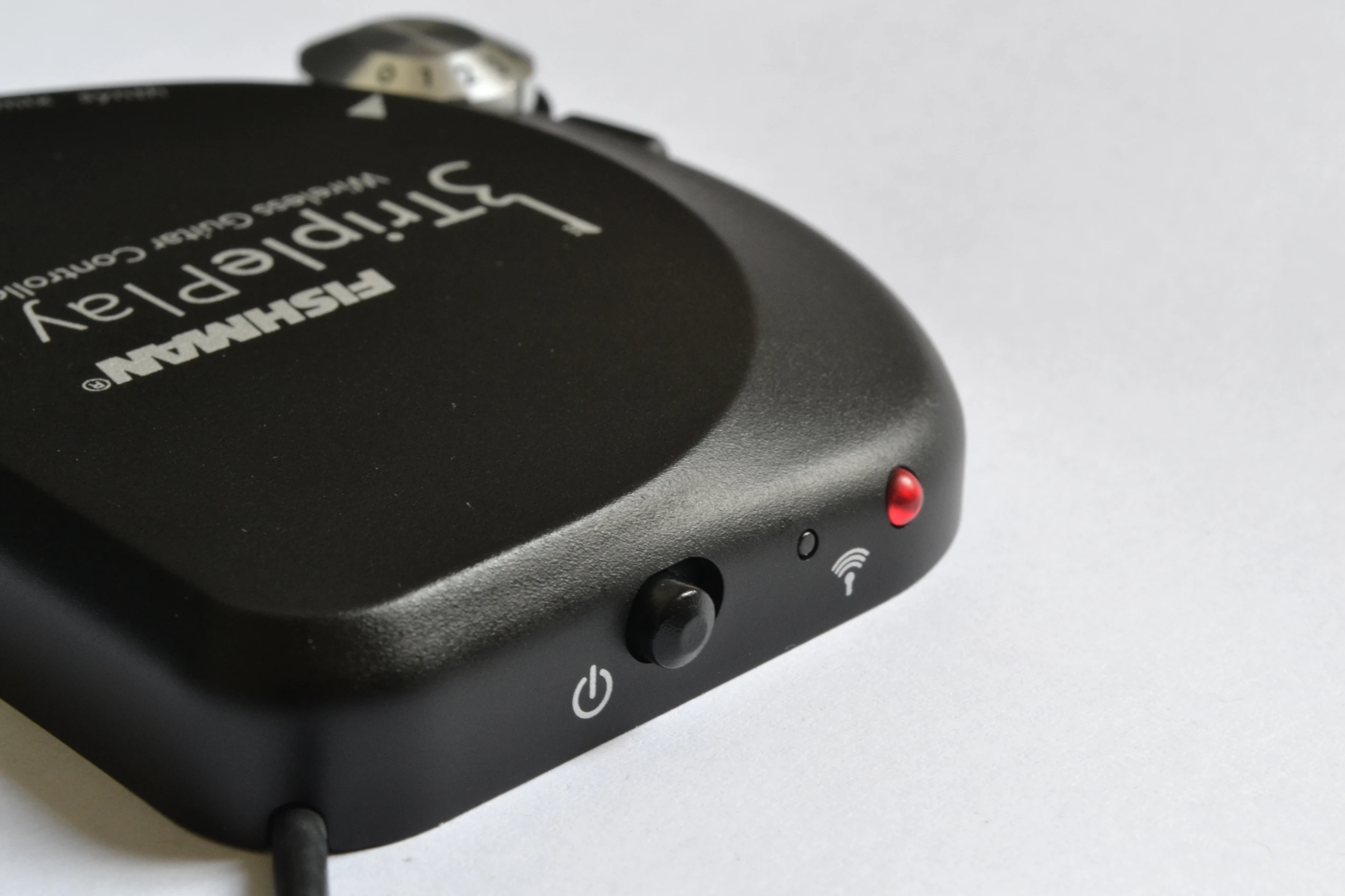 A power button and LED status indicator sit at the top, the latter also doubles as a pairing button (Photo: Paul Ridden/Gizmag)