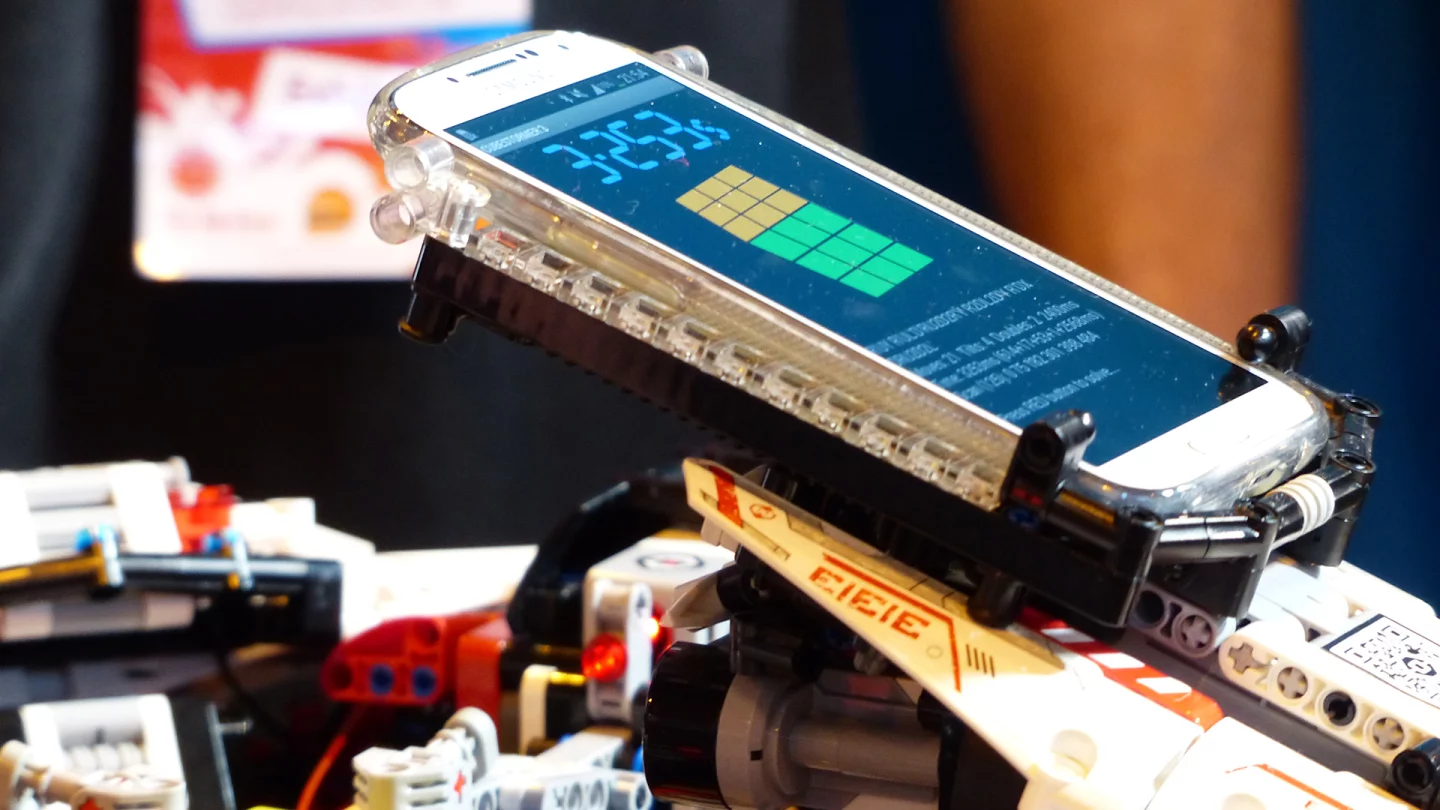 The Cubestormer 3 is powered by an octa-core Samsung Galaxy S4