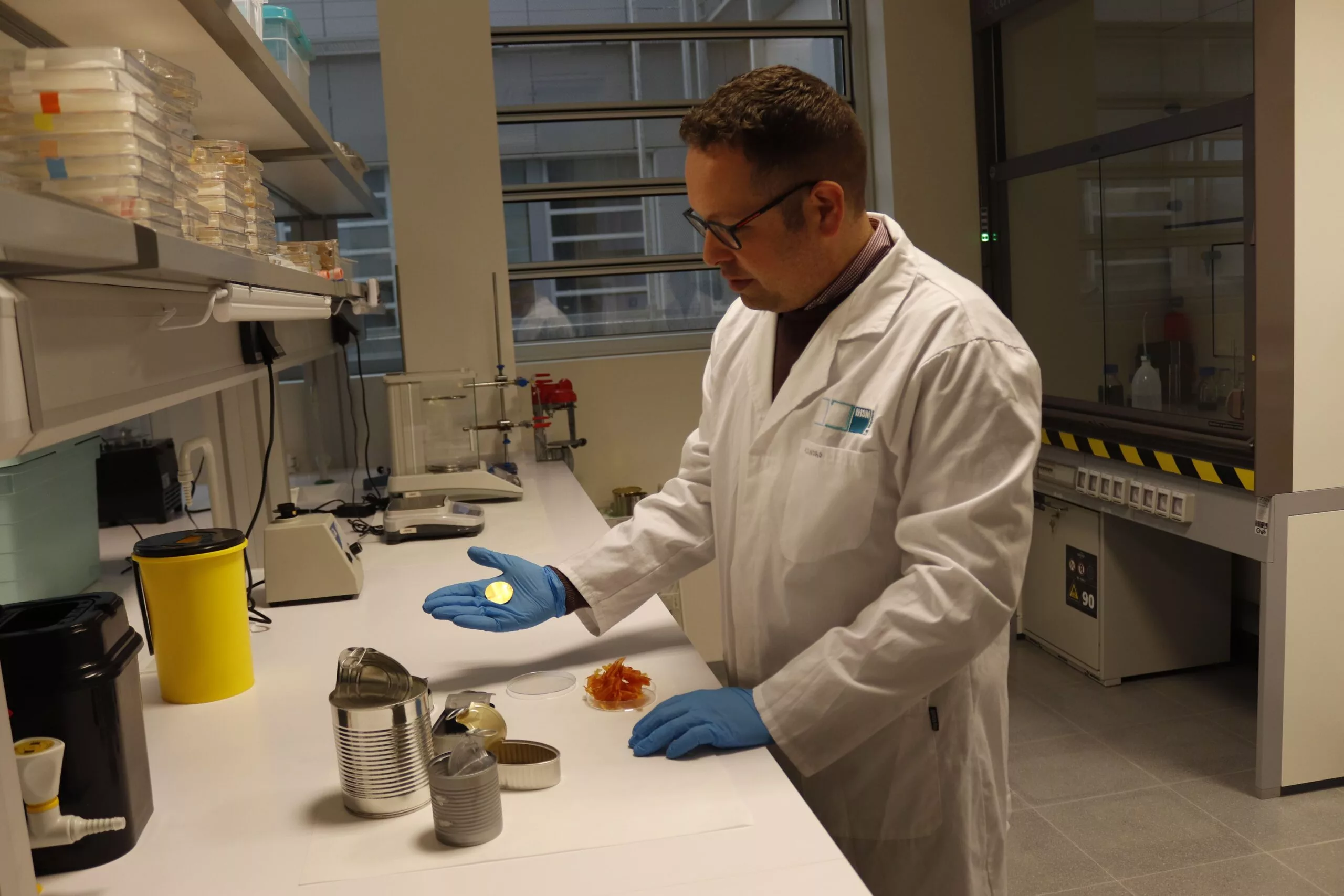 Alejandro Heredia works with the tomato-derived lacquer in the La Mayora lab