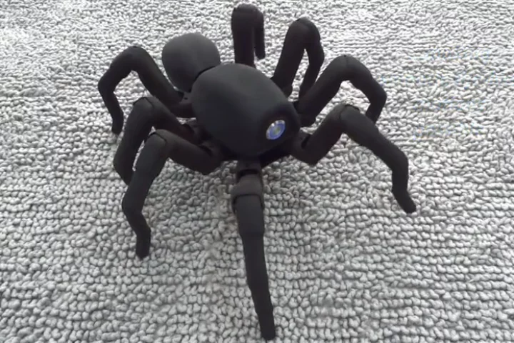 Robugtix's T8 is an 8-legged robot that will scare the bejeezus out of unsuspecting victims