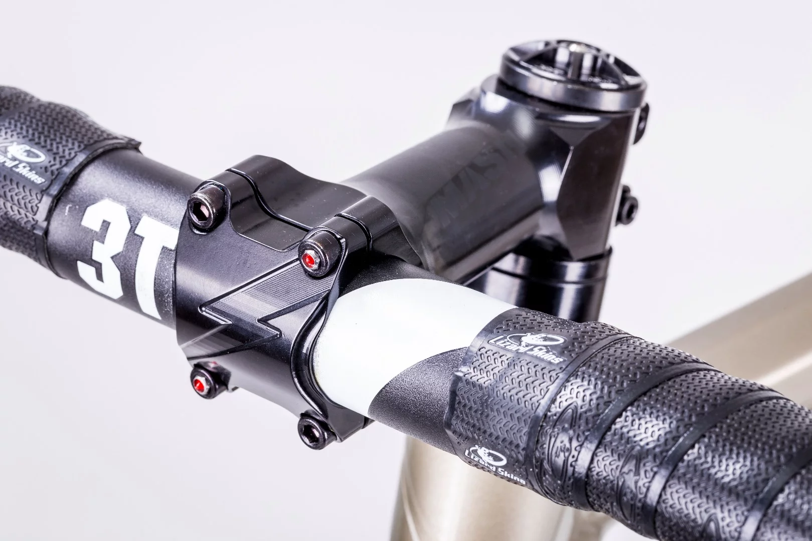 Hexlox (red inserts) applied to the bolts on a handlebar stem