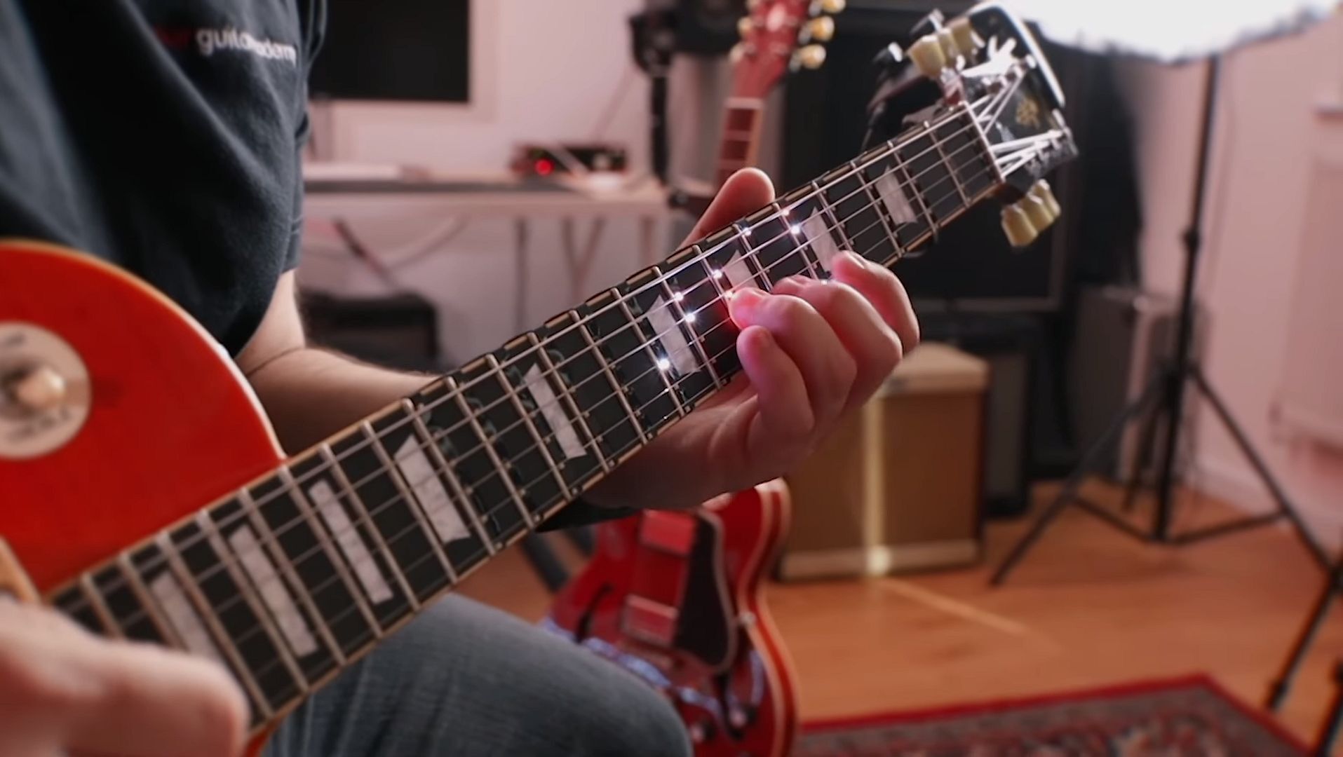 Fret Zealot 2 lights up the fretboard for easier learning