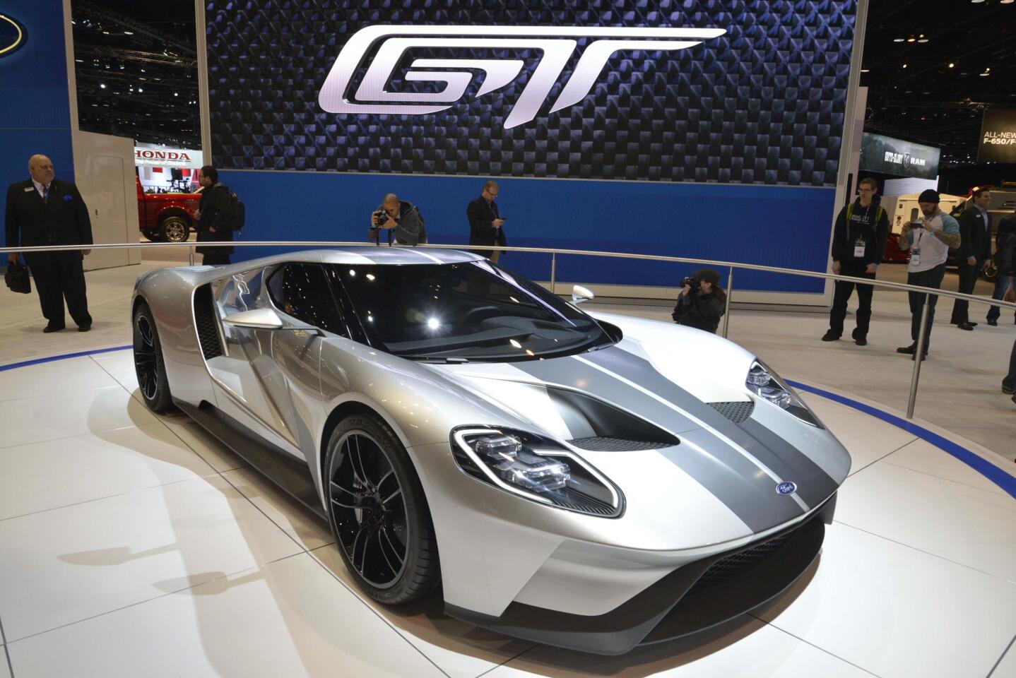 Ford GT in "liquid silver"