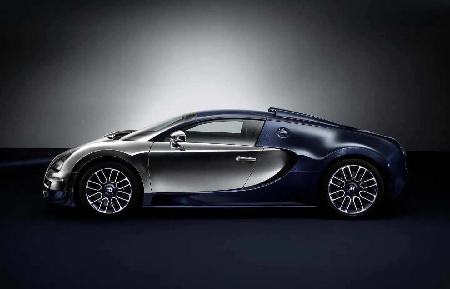 The Ettore's body combines clear-coated aluminum and exposed blue carbon fiber