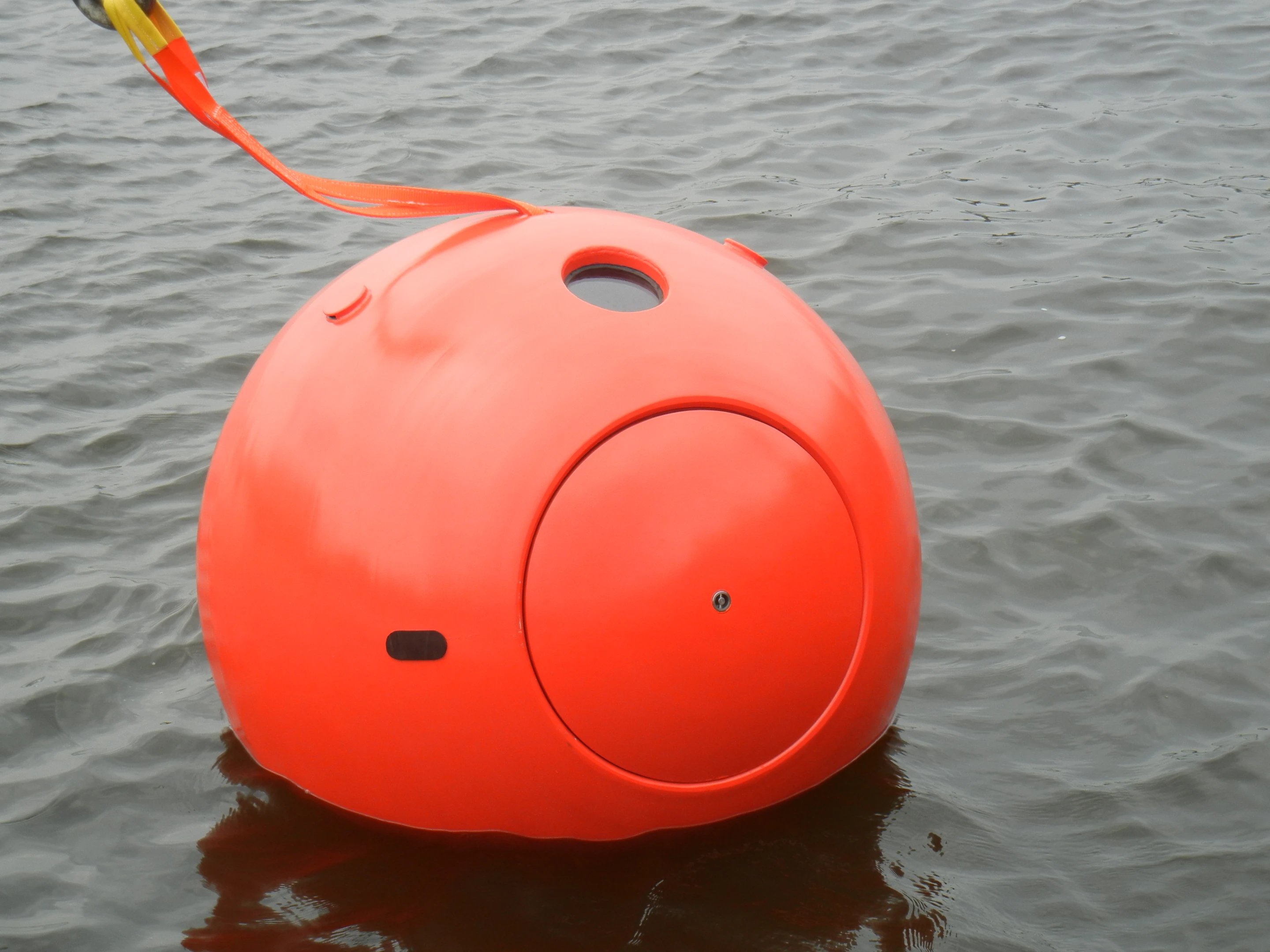 The Survival Capsule stays upright thanks to a low center of gravity