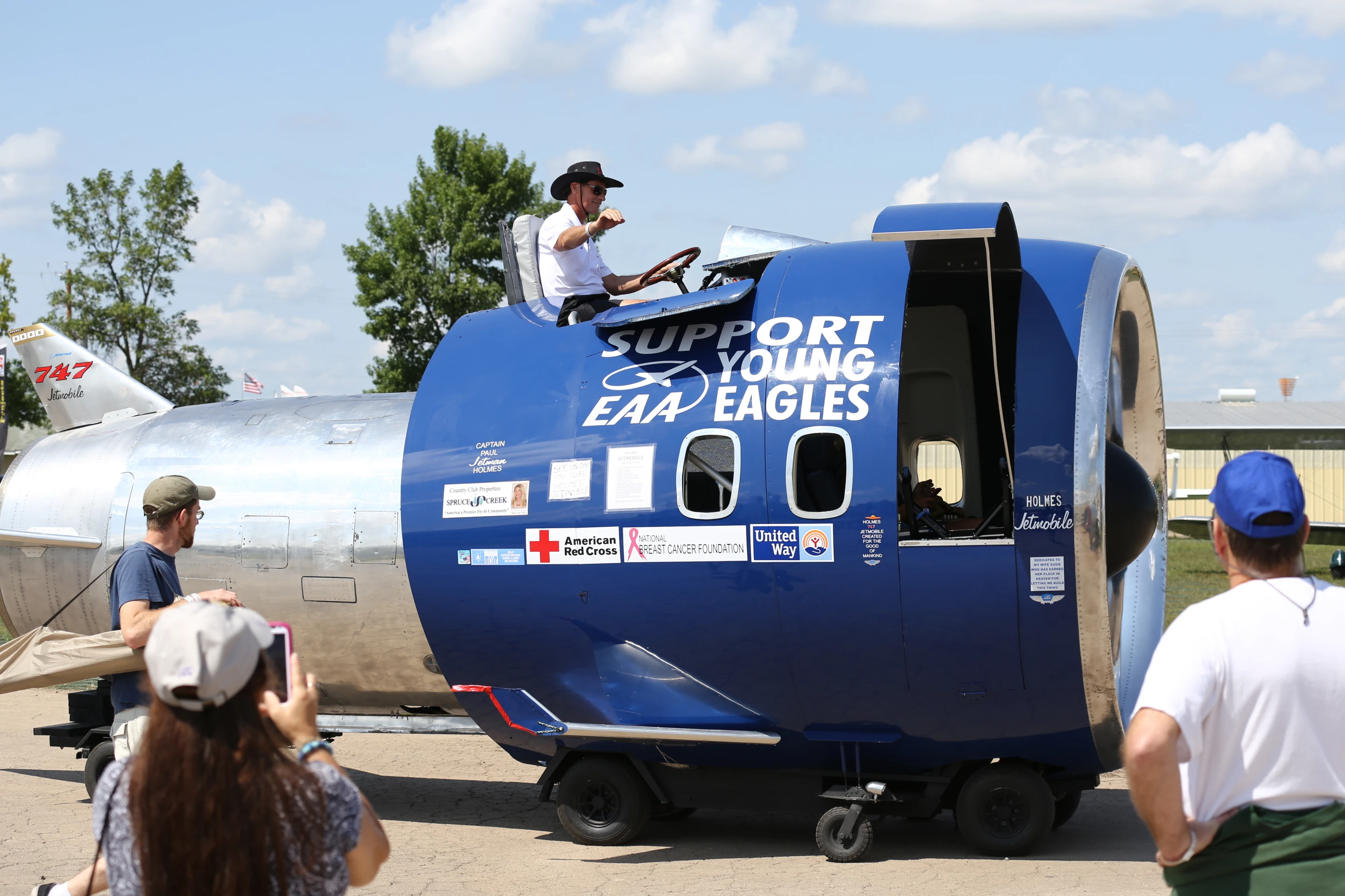 The Young Eagle's promotional vehicle making its rounds (Photo: Angus MacKenzie/Gizmag.com)