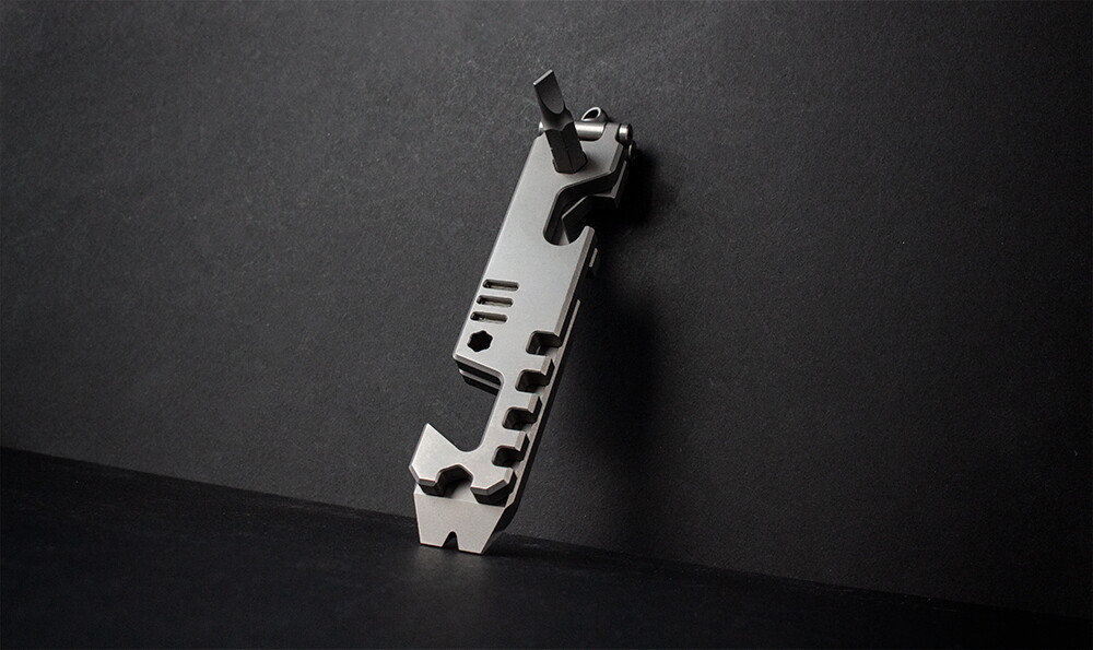 The screwdriver bit is held in place in a magnetic slot