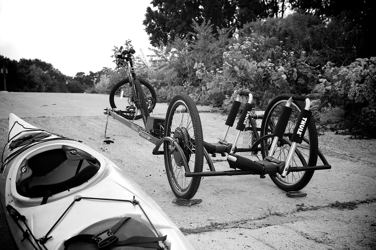 Modular, electric bike trailer provides strainfree haulage