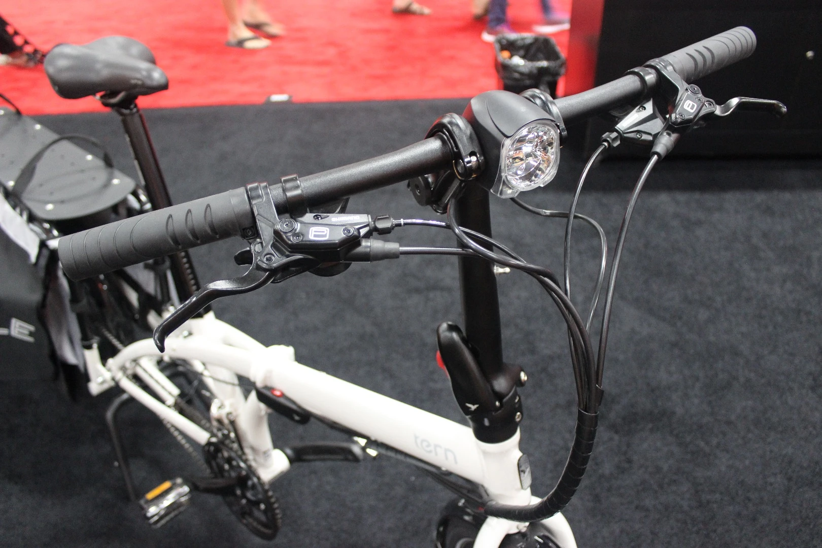 The rear light and 150 lumen front light are powered by the electricity generating Joule 3 Dynamo hub in the front wheel