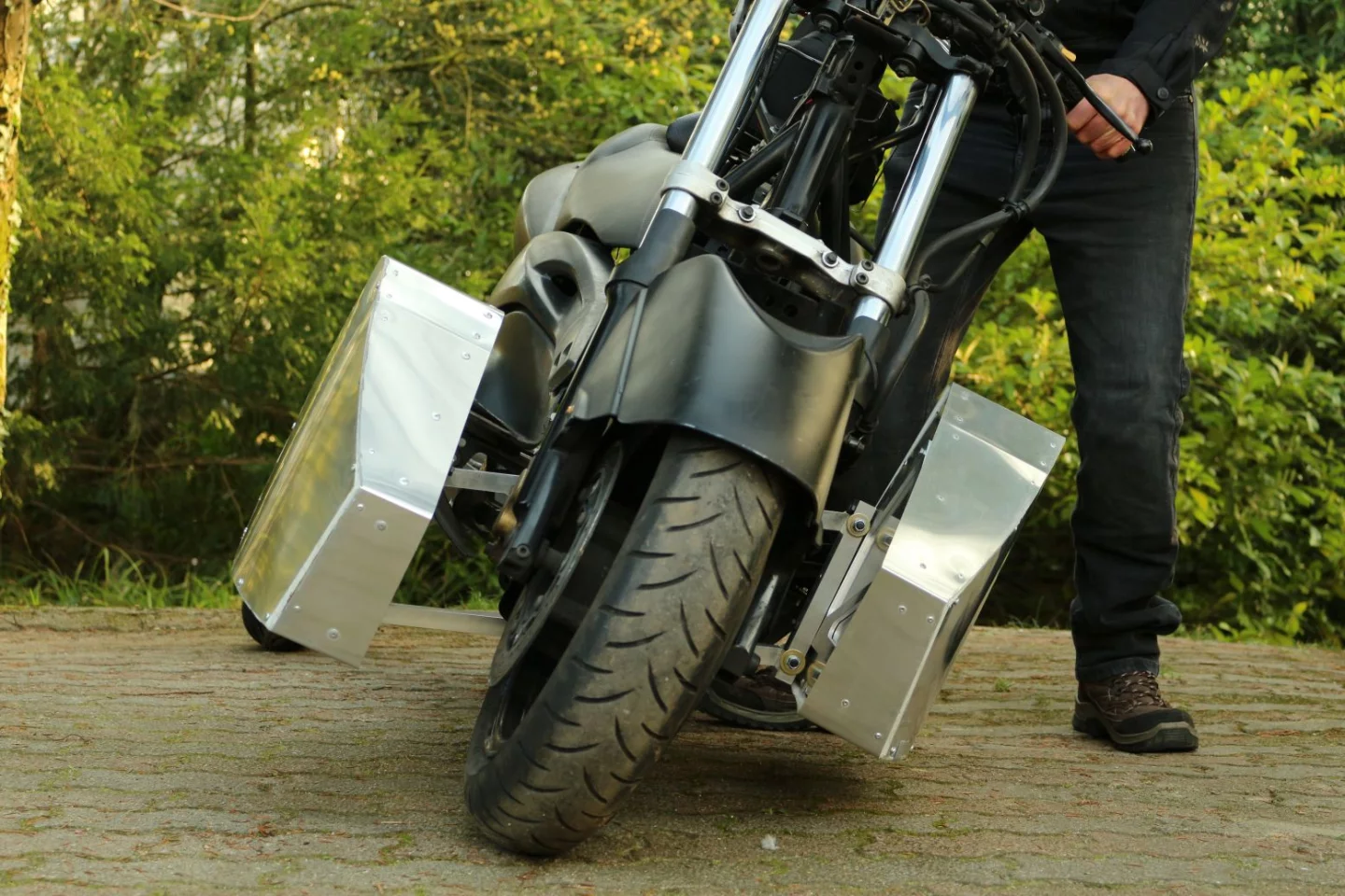 Unlike a conventional trike, Kairos' two rear wheels tilt too, enabling it to lean into corners