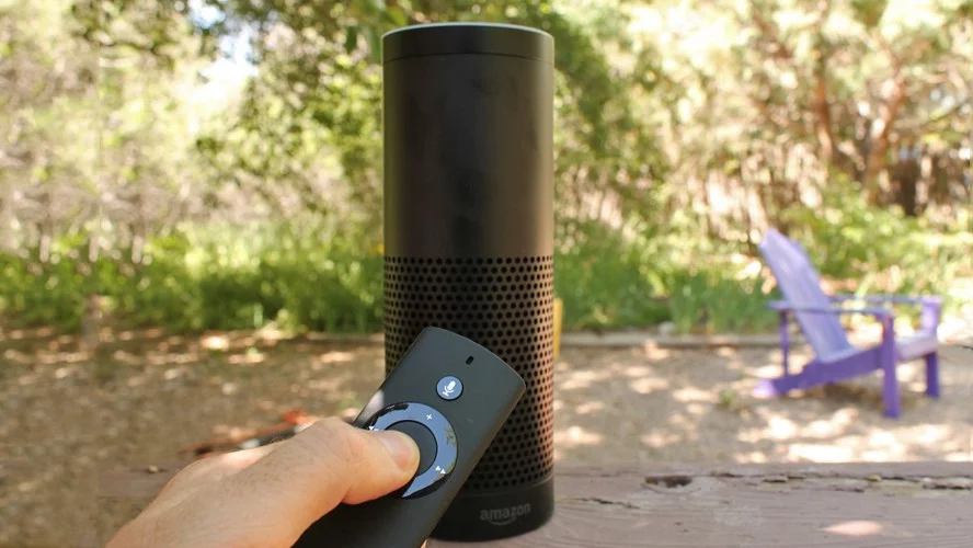 Gizmag reviews the Amazon Echo, a device that combines a speaker with an intelligent virtual assistant