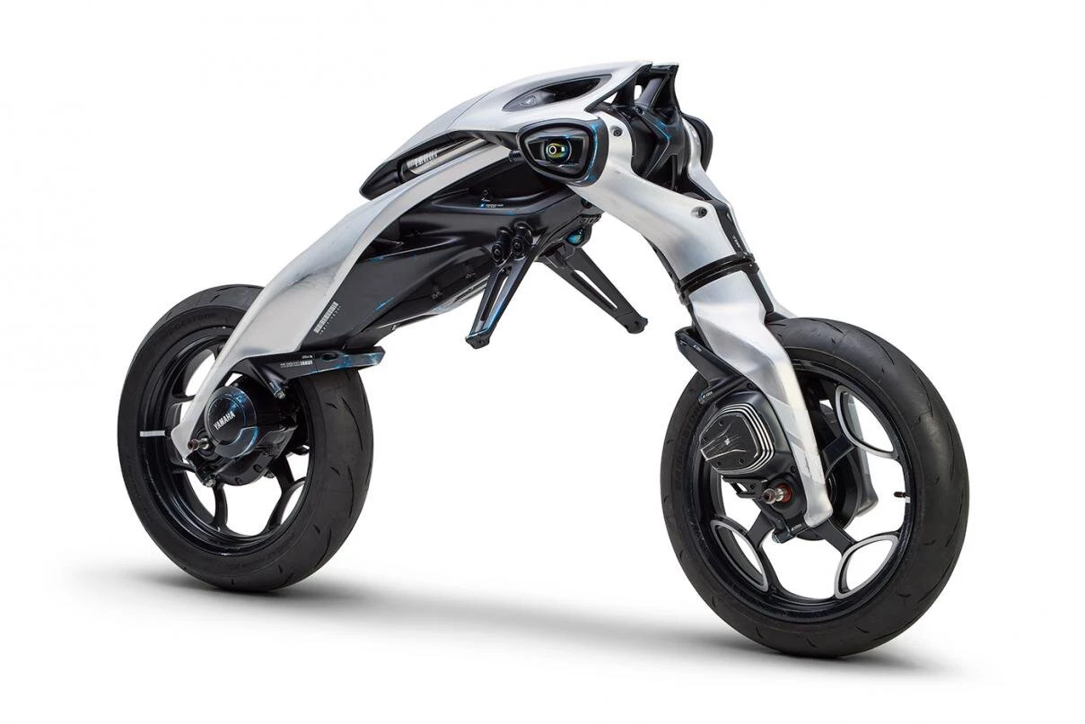 There's a lot going on in Yamaha's new Motoroid concept, including its ability to lift itself up from lying flat on the ground