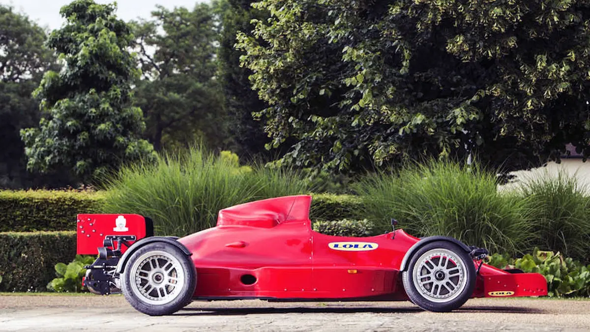 Side view of the Lola F1R