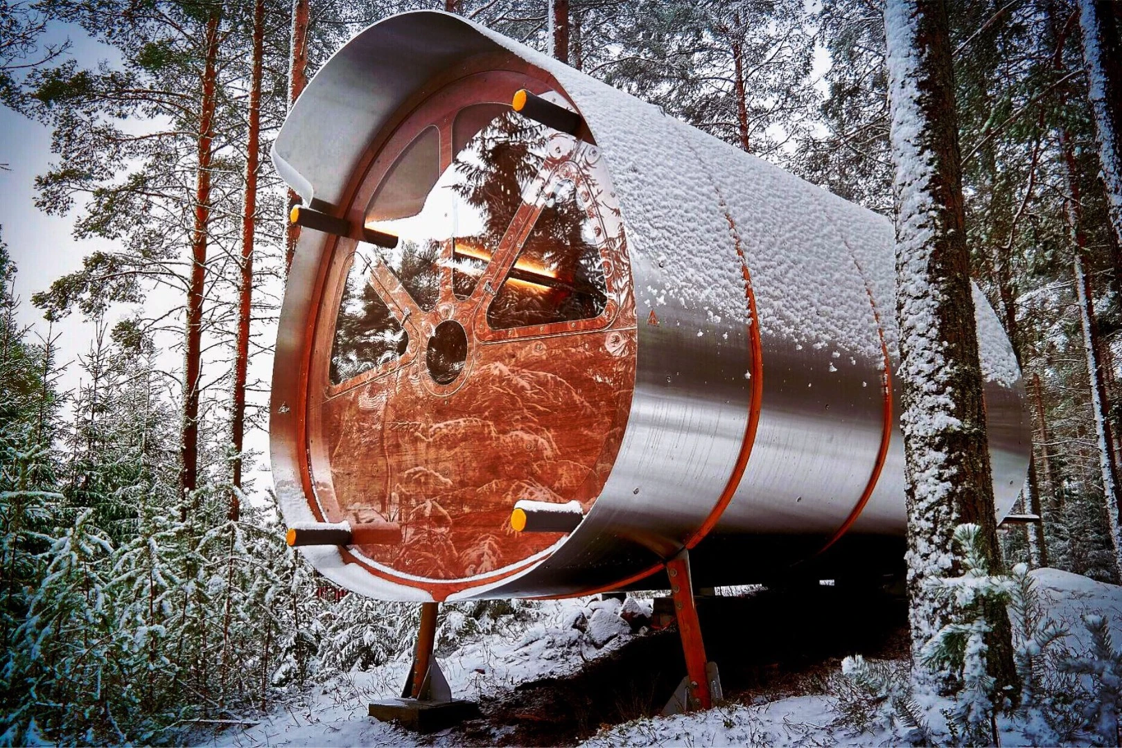 We've no word on its insulation rating but Tree Tents says that the Fuselage can withstand all weather