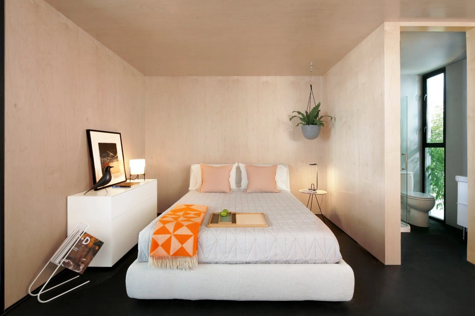 Bedroom inside the flatpack Plús Hús