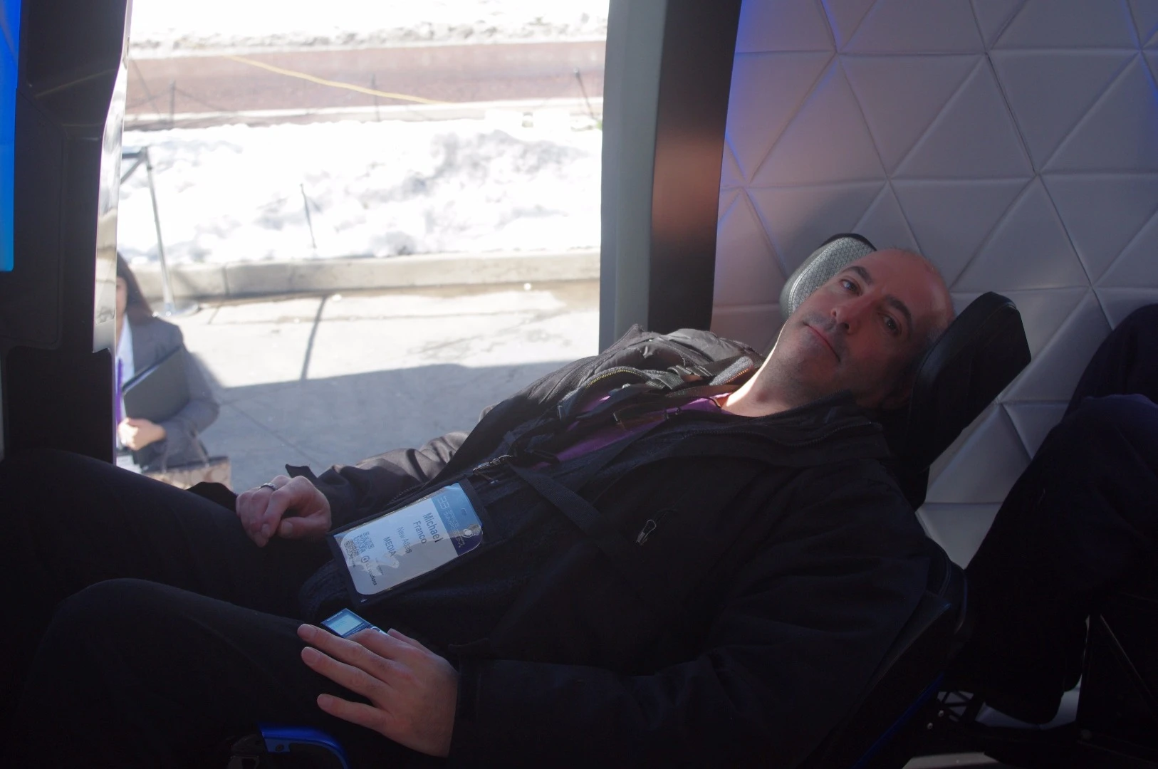 After a long week covering the Space Symposium, New Atlas' (tired) Michael Franco takes a break in the comfy seat of the New Origin crew capsule