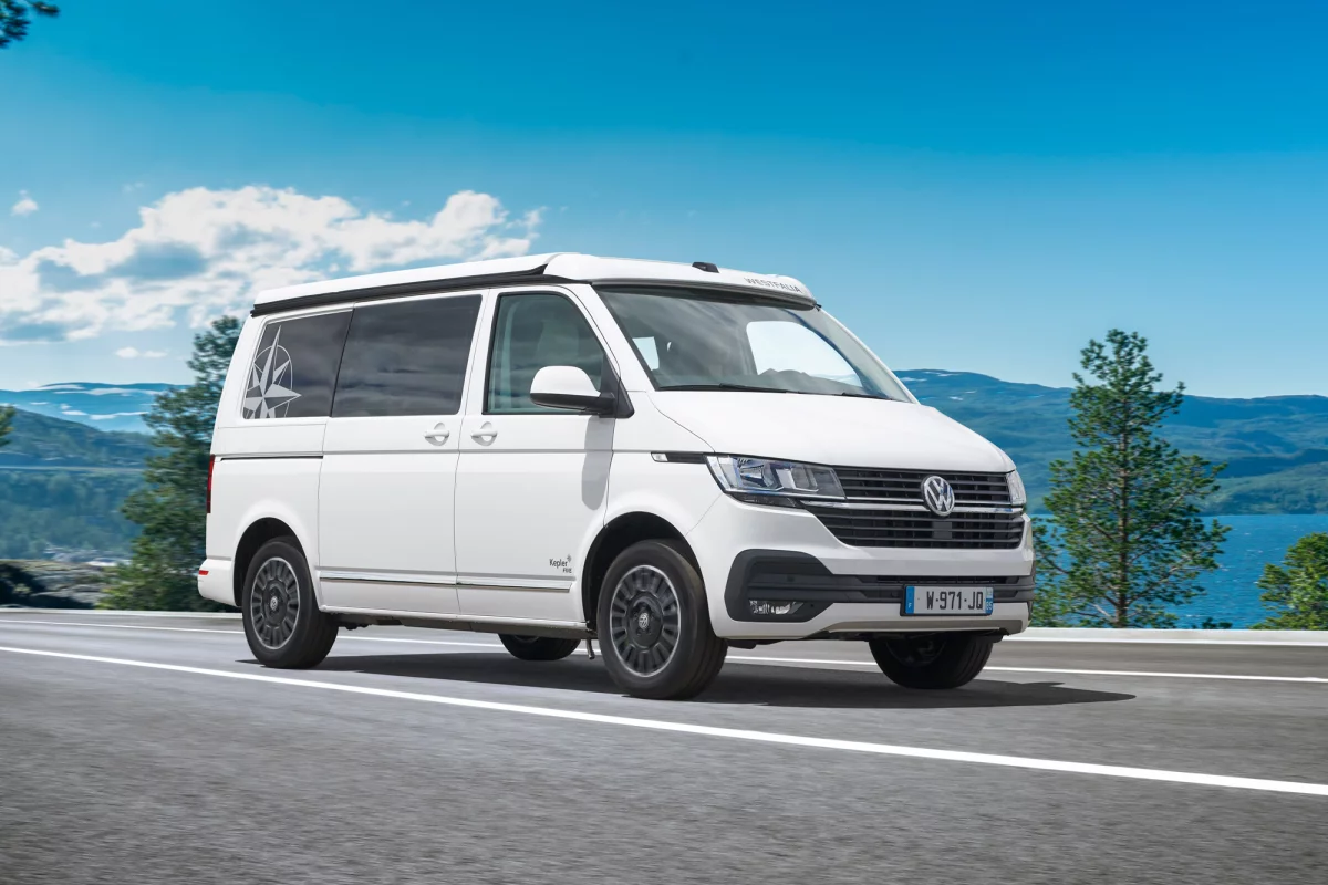 With its compact size and pop-up roof, the Kepler Five drives and parks with ease and offers enough space for a family of four at camp