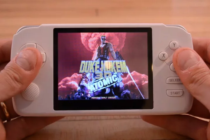 Duke Nukem 3D played on the GCW Zero
