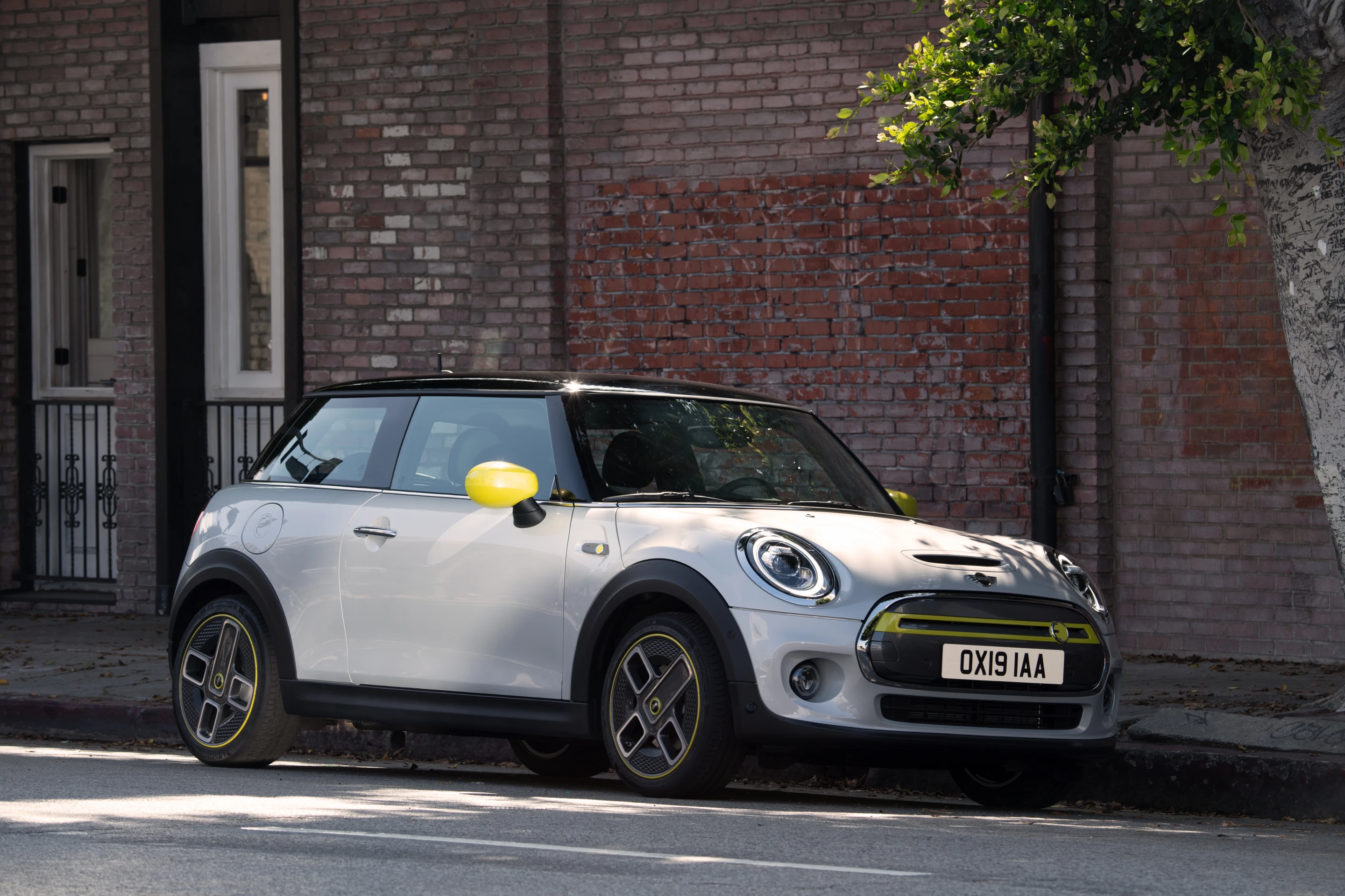 Electric SE model is denoted by the yellow highlights