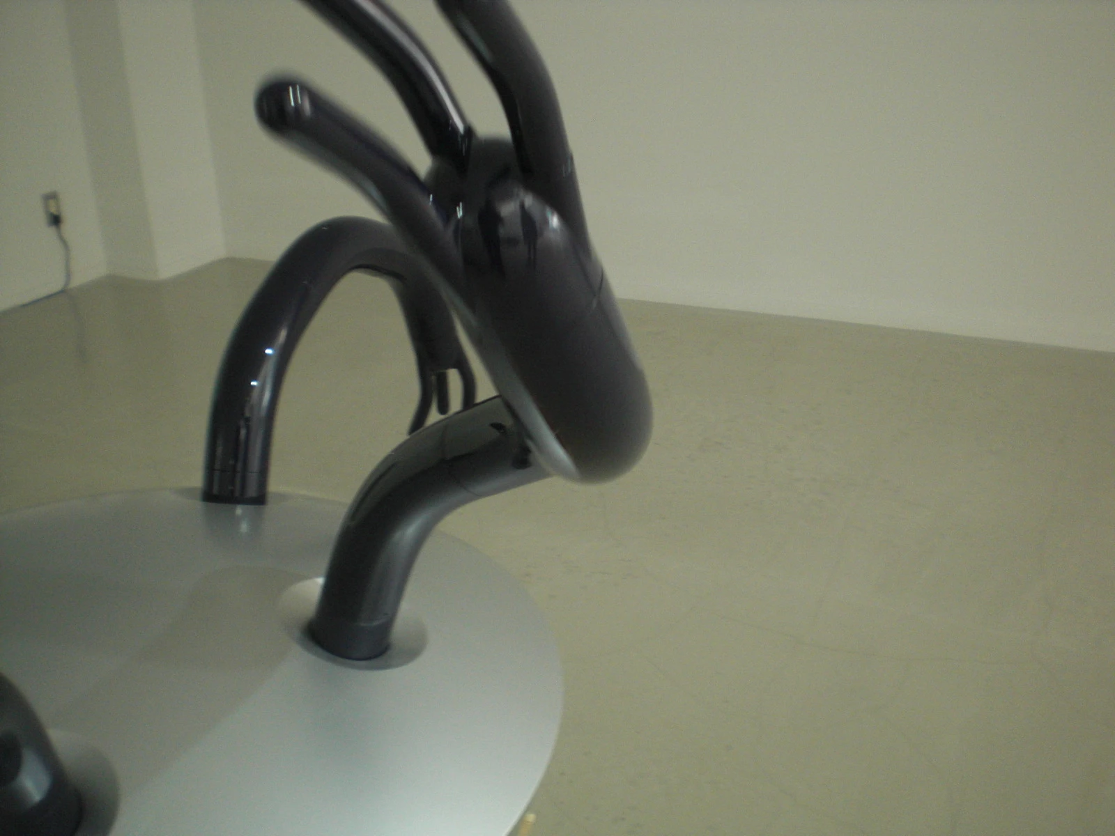 The hand and arm movements combine to give a very smooth motion and very lifelike (Photo: Stephen Clemenger/Gizmag.com)