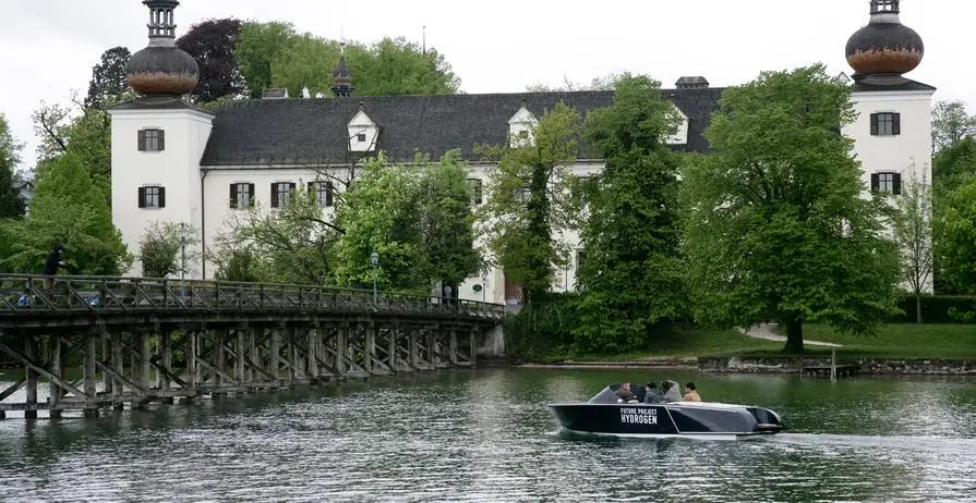 The fuel cell boat was billed as the "first hydrogen-powered electric boat ready for serial production"