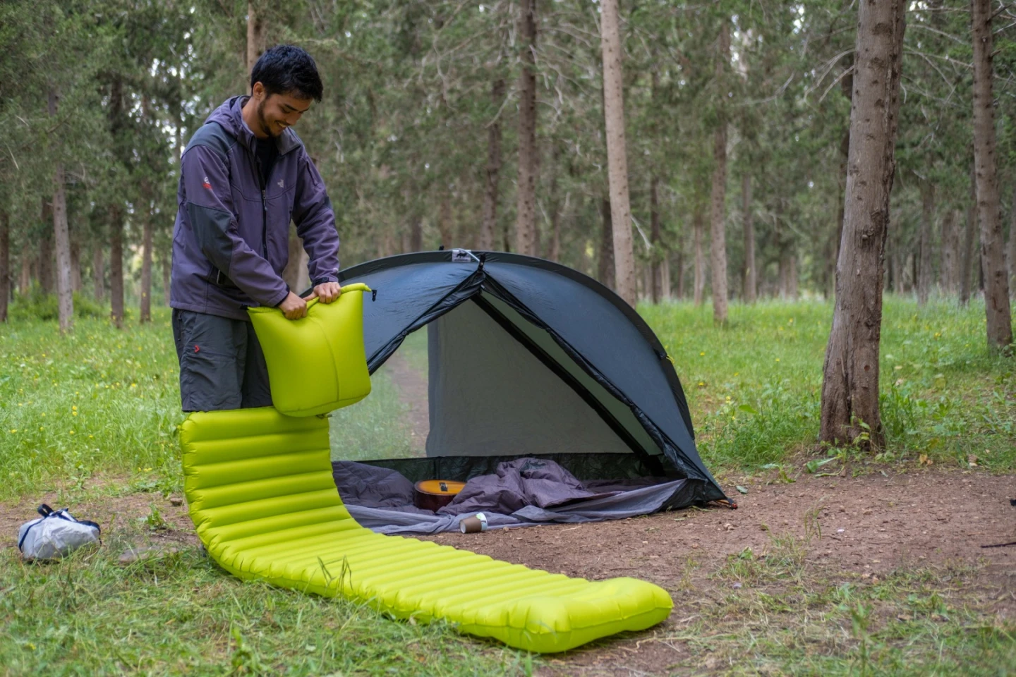 The inflatable mattress is claimed to have an insulation R-value of 1.3