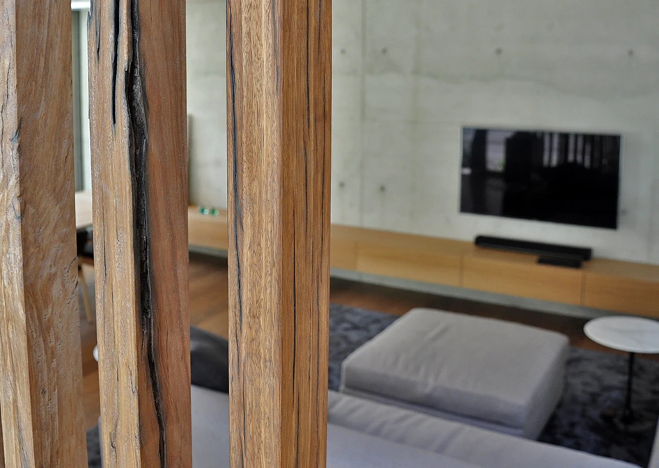 Recycled tallowwood was used for the home's interior features (Photo: Edoardo Campanale for Gizmag)