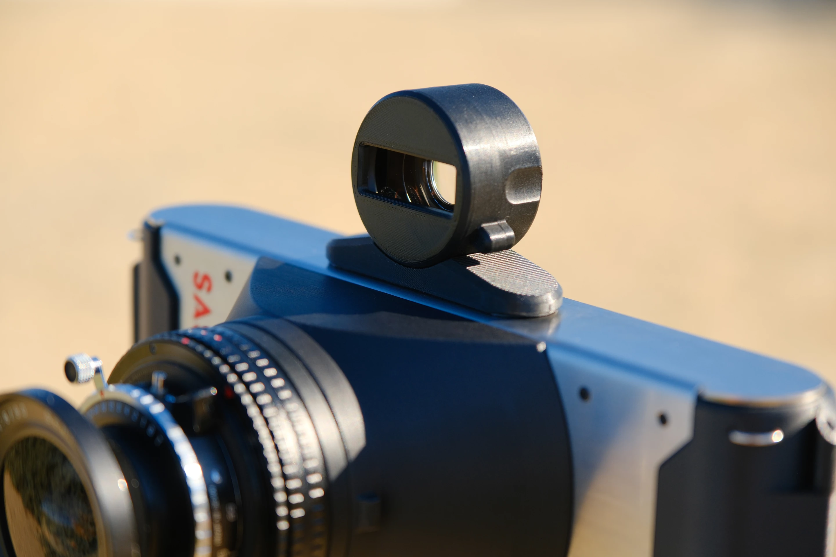 Shots are composed using a magnetic viewfinder